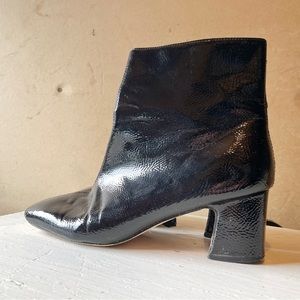 Urban outfitters booties black size 7M